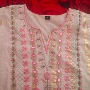 Women Embroidered Zari Work Kurta