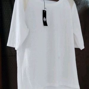 T-shirt With Round Neck And Half Sleeve..