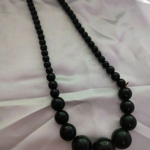 black beaded lac necklace