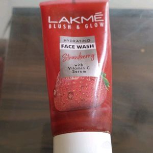 Facewash Lakme Strawberry 🍓 Branded