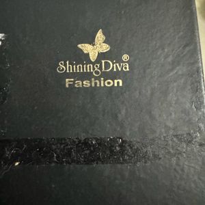 Shining Diva Stud Set