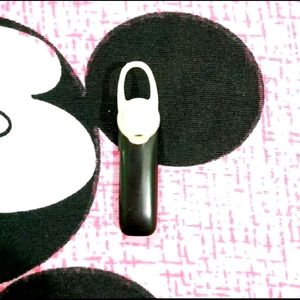 IT IS BLUETOOTH BLACK COLOR EARPHONE......