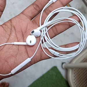 Apple Earpods Type C New Under Warranty