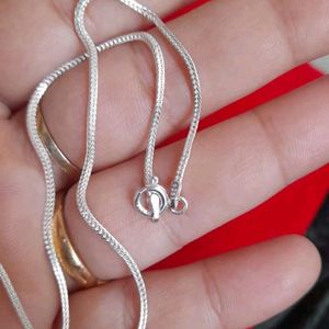 Beautiful New Desiner Locket Chain