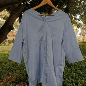 POWDER BLUE V NECK TWIST TOP