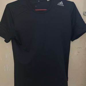 Adidas T-Shirt  M