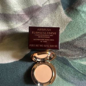 CHARLOTTE TILBURY AIRBRUSH FALWLESS FINISH COMPCT