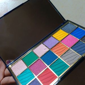 Makeup Revolution Pallete ♥️♥️