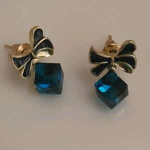 Cubic Bow Earing..