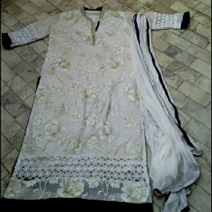 Very Beautiful Kurti With Soft Dupatta