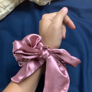 Bow Scrunchies 😍