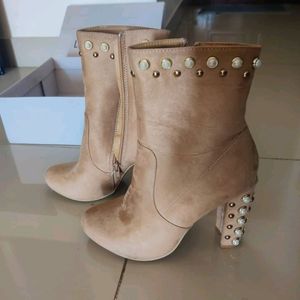 Beige Beaded Boots In Suede.