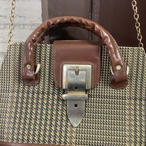 Handbag With Magnetic Close