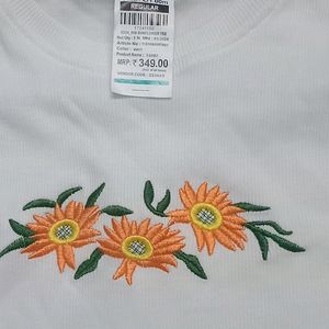 SALE ON🎉🎉 Sunflower Embroidery White Tshirt