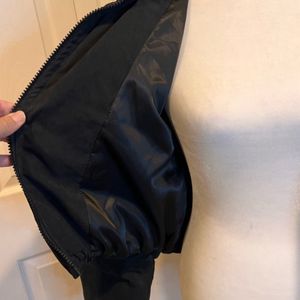 CROPPED BLACK PUFFER JACKET