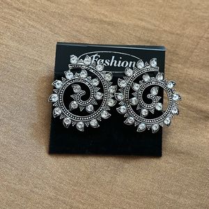 Diamond Like stud earrings