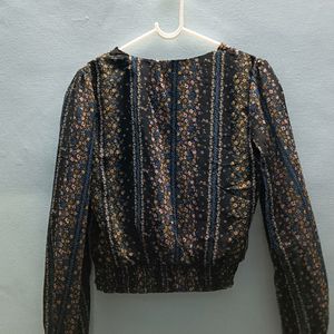 A Printed Top With Balloon Sleeves