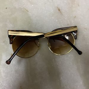 BROWN SUNGLASSES