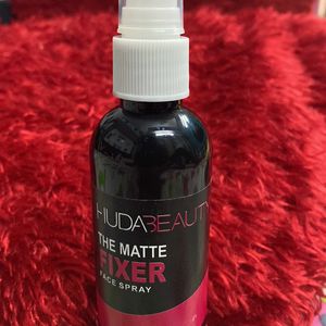 HUDA BEAUTY The Matte Fixer Face Spray