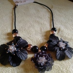 Elegant Necklace In Colour Black