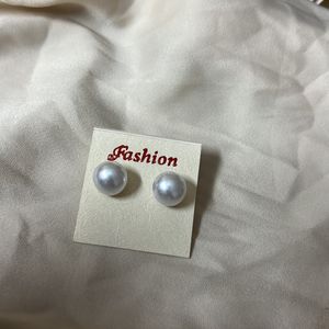 Pearl Stud