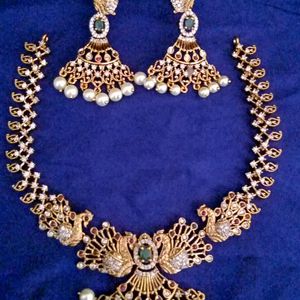 Peacock Pearl Neckset