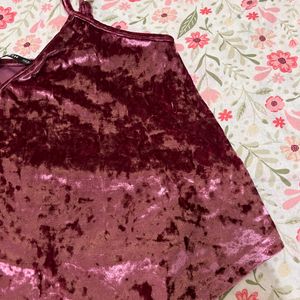 Velvet crop top with adjustable straps.