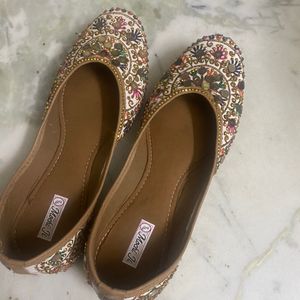 Punjabi juttis