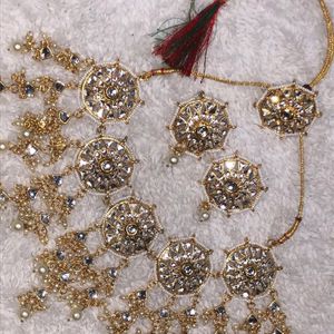 145. Zaveri Pearls Kundan Set