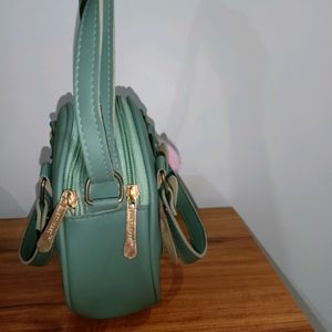 New trendy rounded sling bag for girls and womens