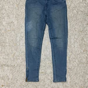 Levi Jeans Size 30 B159