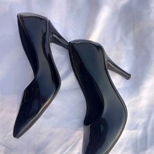 Black Glossy Pump Heels