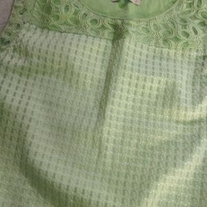 Pastel Green Top Size M