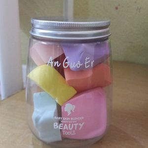 Set Of 8 Beauty Blenders+Jar