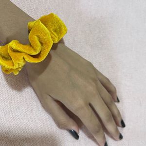 Girls scrunchie in pretty yellow colour 💛