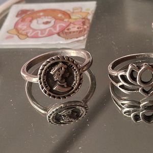 SET OF RINGS