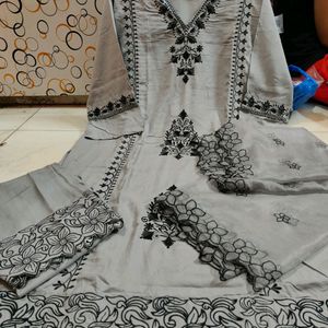 Pakistani Suit Set With Organza Dupatta