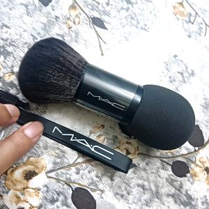 MAC foundation duo brush