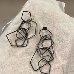 H&M earings black geometric