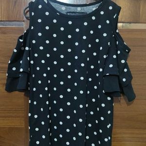 💥🌼 Lovely Dotted Black Top Size 32