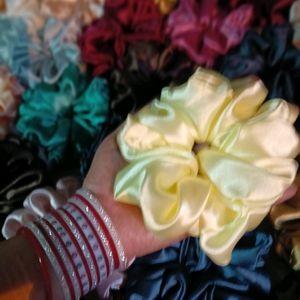 6 Pcs Random Hair Scrunchies