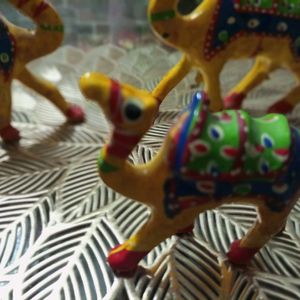 Home Decor Items- Camels And Plant