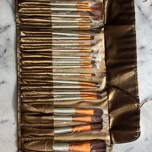 24 Brushes Set