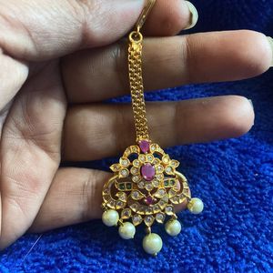 CZ STONE MANGTIKKA WITH PEARLS