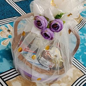 GIFT HAMPER