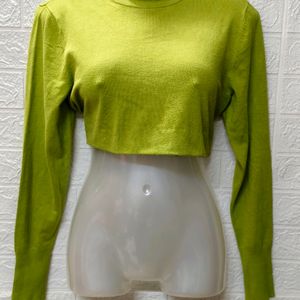 Effortless Green Vibes: Stylish Crop Sweatshirt