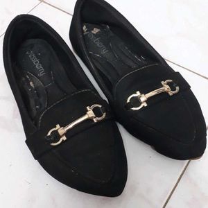 DRESS BERRY Black Golden Buckleloafer Women