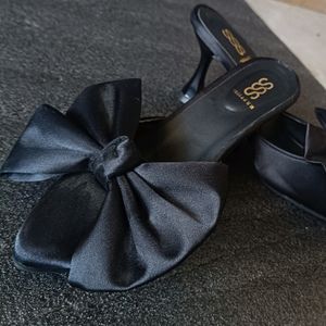 Black Bow Heel