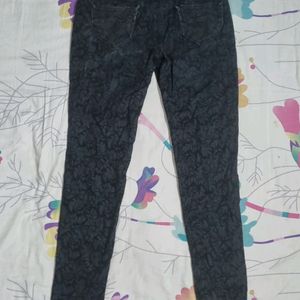 Women's Black Skinny Jeans