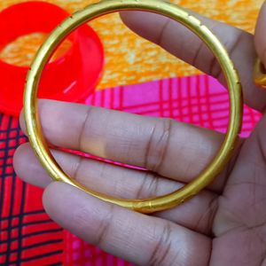 Beutiful Golden Polished Bangles